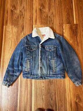 Levi’s Sherpa Lined Denim Jacket | Vintage Style | Trucker Jacket | Size 44R